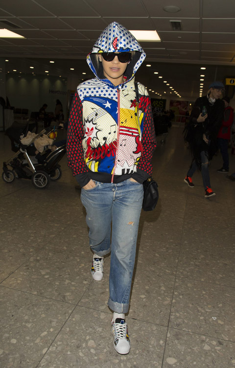 Rita Ora y su novio en el aeropuerto de Londres