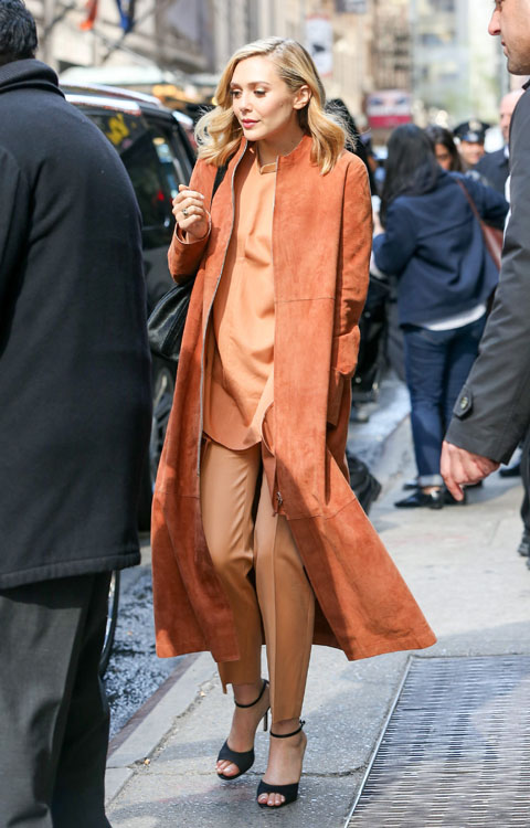 Elizabeth Olsen paseando por las calles de Nueva York